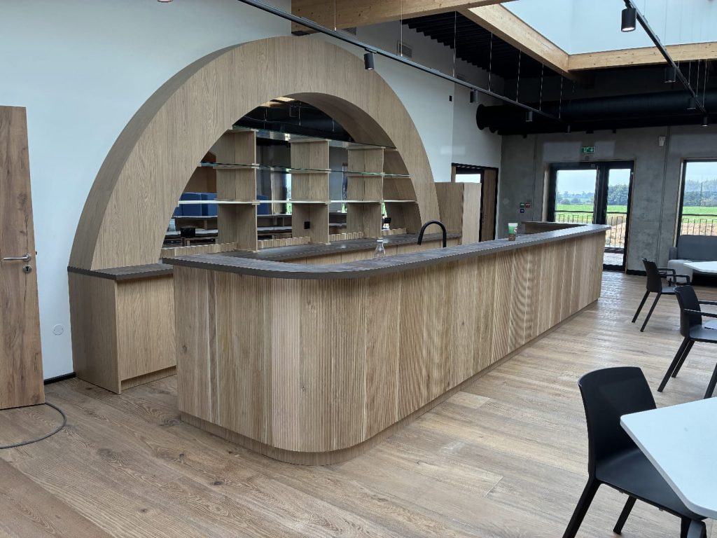 Atelier Godefroy - comptoir bar cintré